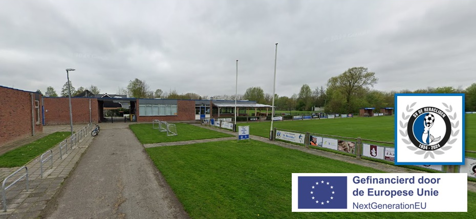 Voetbalveld, logo De Heracliden, gefinancierd door de EU