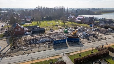 weg, puin, gras, bomen, huizen, lucht, water