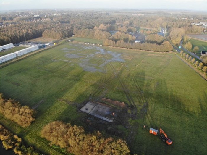 luchtfoto: groen, kraan, bouwkeet, bomen