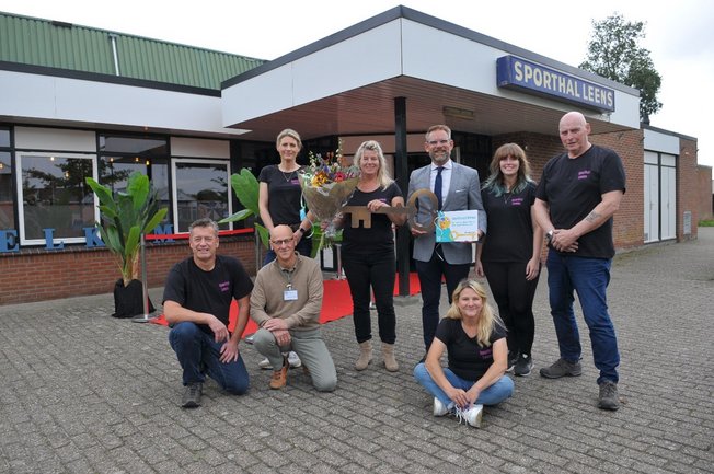 sleuteloverhandiging sporthal leens, sporthal leens, sleuteloverhandiging