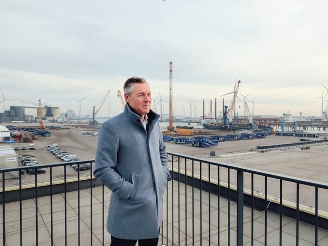 burgemeester Hans Broekhuizen in Eemshaven