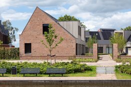 Voorbeeld nieuwe huizen, groen, lucht, tegelpad, banken