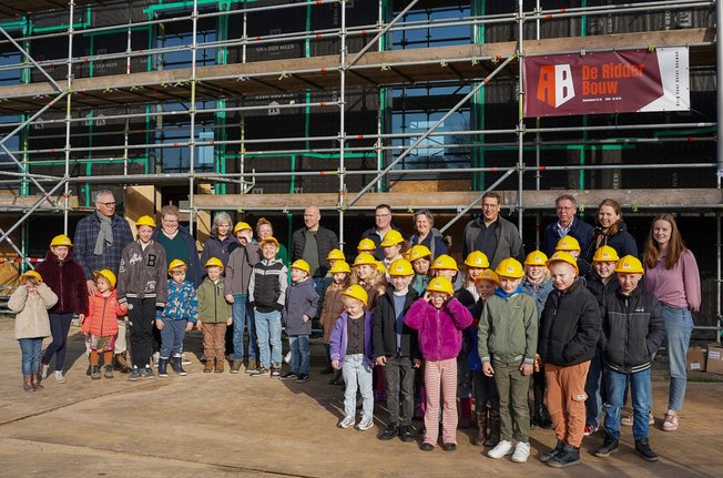 Hoogste punt sportzaal Zandeweer bereikt